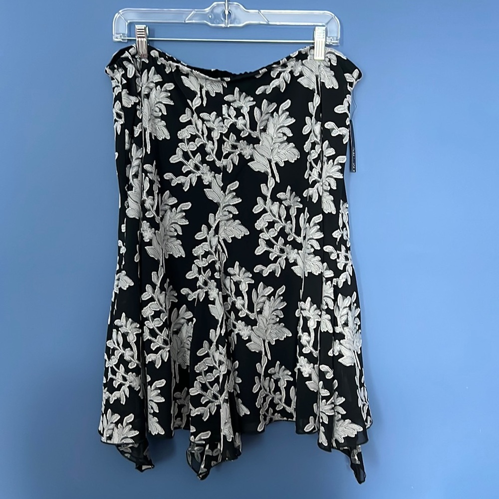Nic + Zoe black & white skirt, NWT